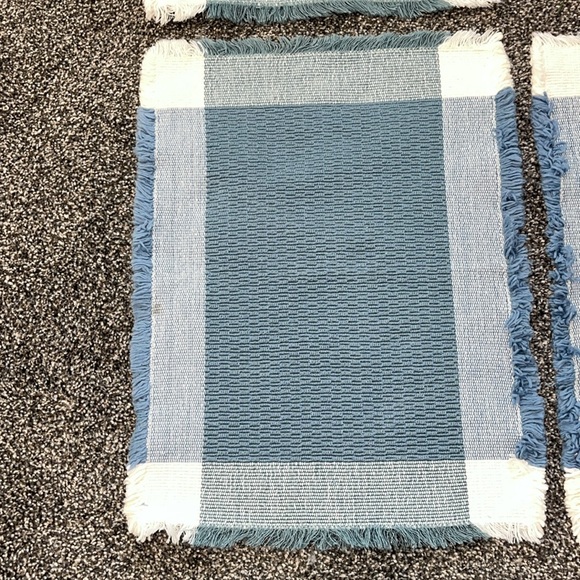 4 Blue & White Place Mats - Picture 2 of 4